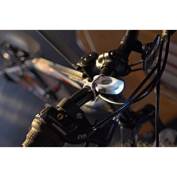 Lampka rowerowa COUTI przednia (białe diody)
