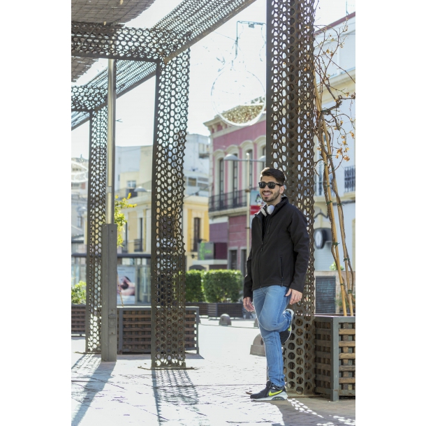 Wodoodporna i oddychająca kurtka